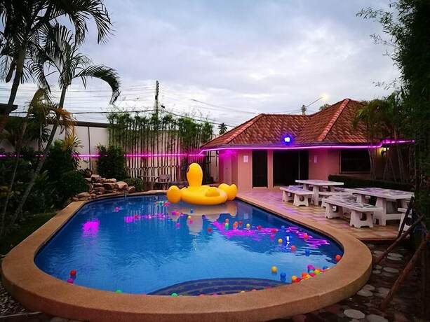 Baan Brownie - carbon neutral hotel in Pong