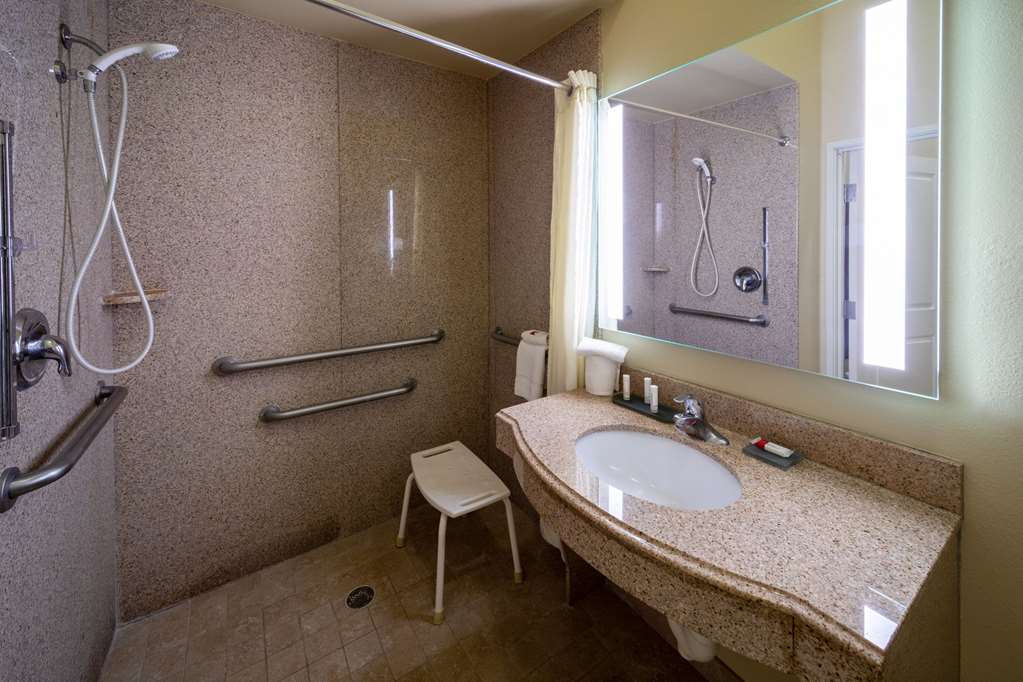 La Quinta Inn & Suites by Wyndham Houston New Caney - photo 16