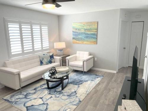 Modern Apartment 4 of 4 — 4-Star Luxury Hotel in Punta Gorda, United States