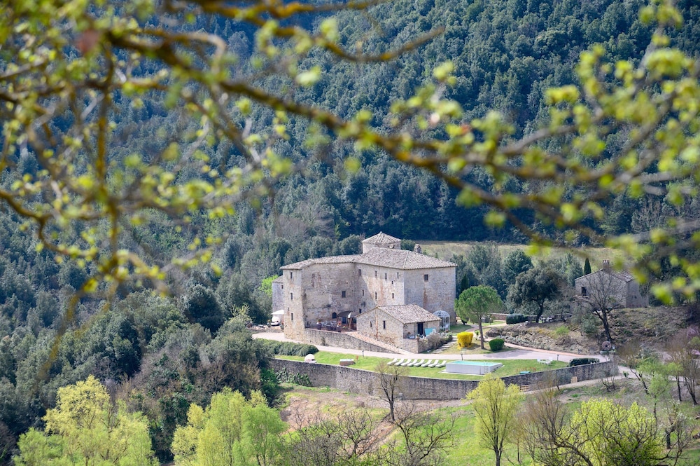 Castello Valenzino — 4-Star Luxury Hotel in Umbertide, Italy