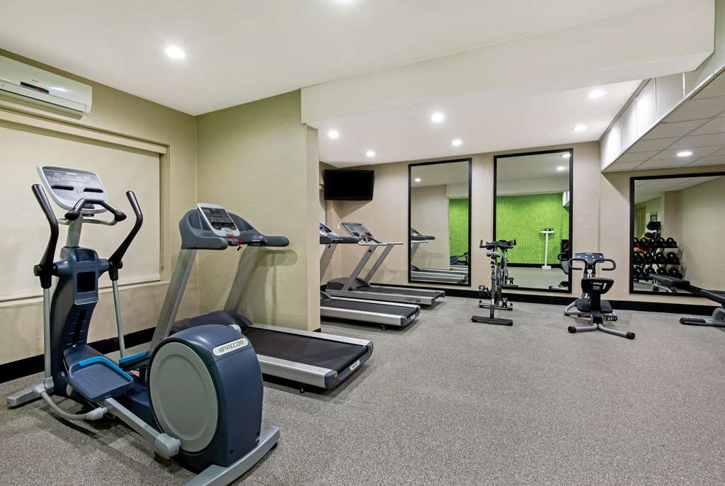 La Quinta Inn & Suites by Wyndham New Cumberland Harrisburg - photo 9