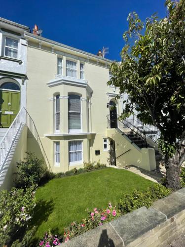 Garden flat in 'Little Chelsea' — 4-Star Luxury Hotel in Eastbourne, United Kingdom