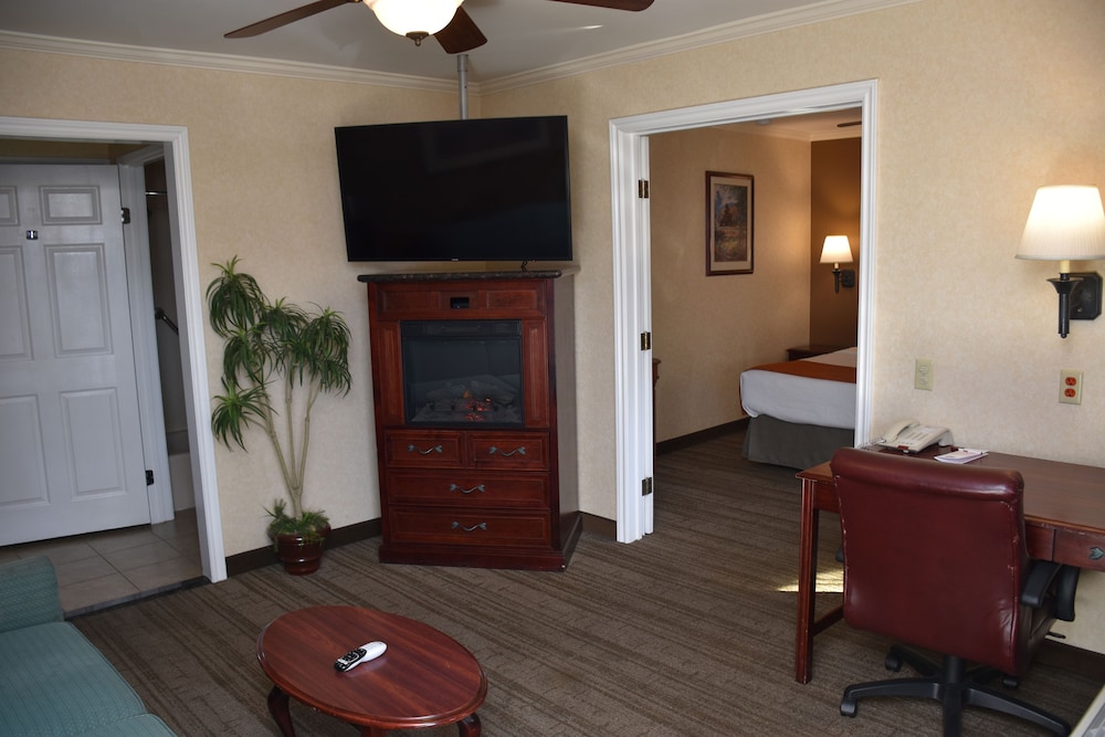 Dynasty Suites Redlands - photo 14