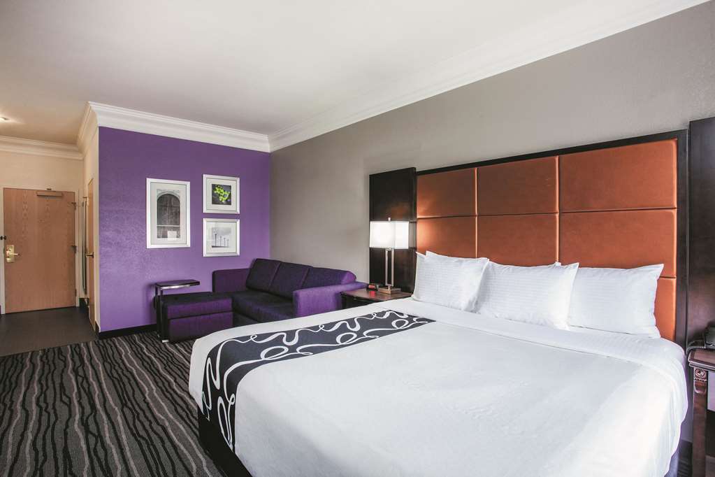La Quinta Inn & Suites by Wyndham Dublin Pleasanton - photo 18