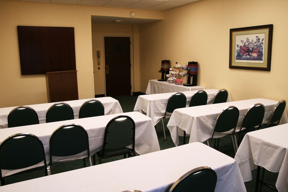 Hampton Inn & Suites Jackson Coliseum - photo 51
