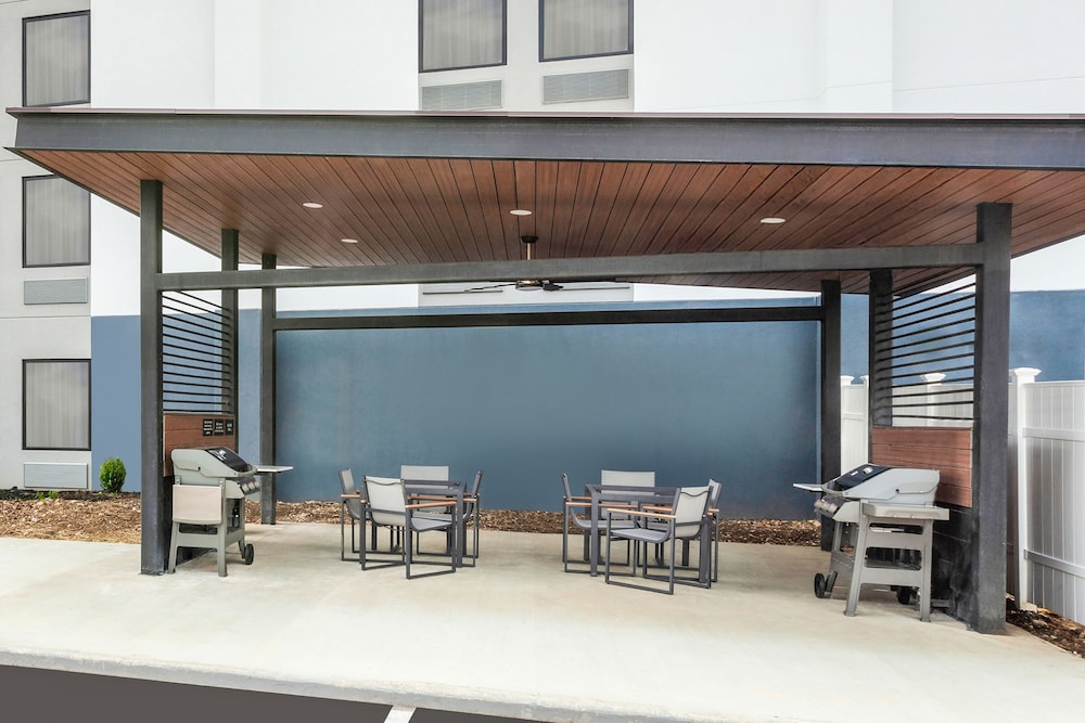 Candlewood Suites Columbus North - photo 36
