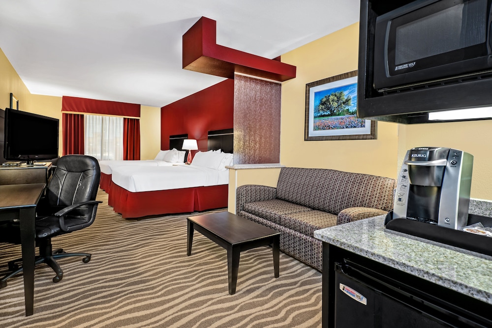 Holiday Inn Express & Suites Cotulla by IHG - photo 17