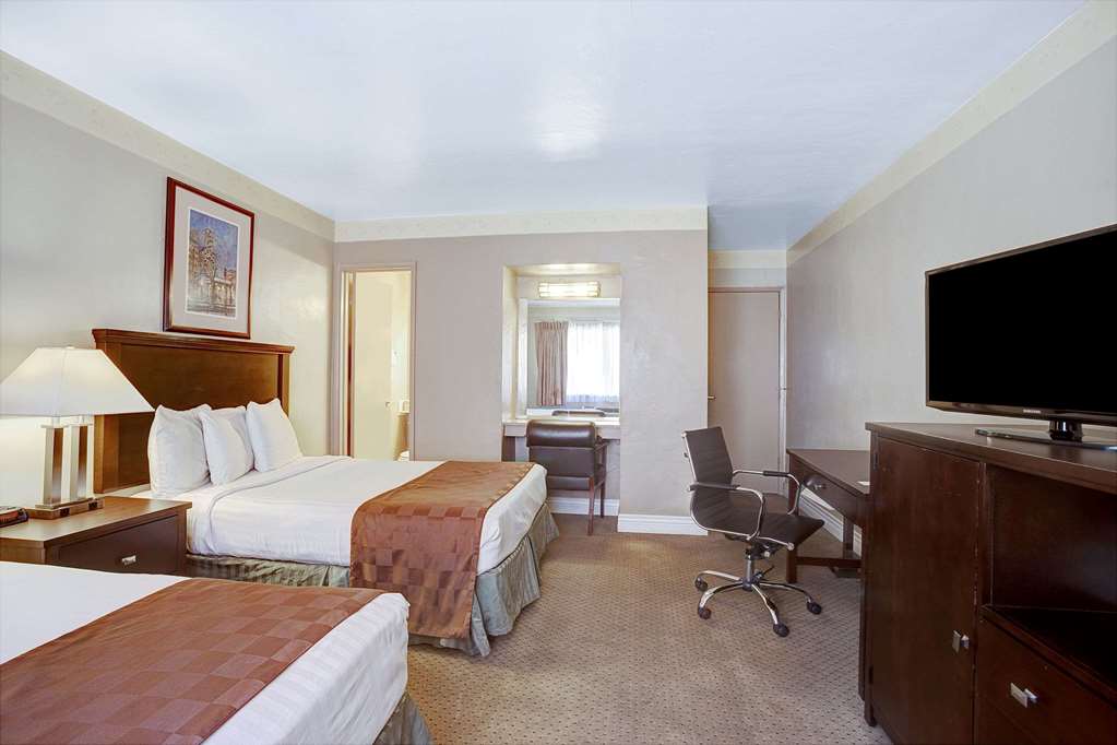 Travelodge by Wyndham Everett City Center - photo 9