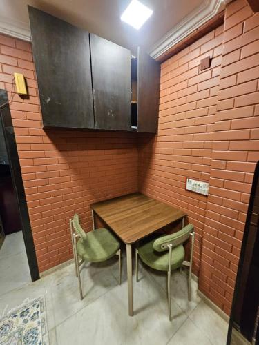 Brick Maison 1BHK with Free Parking Juhu Bandra