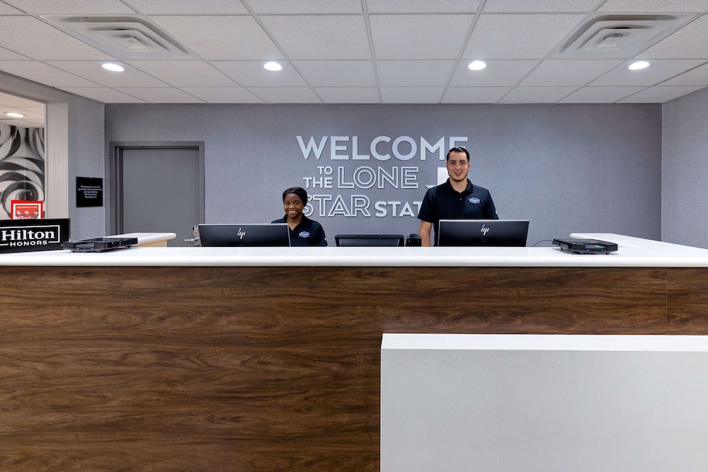 Hampton Inn & Suites Nacogdoches - photo 3