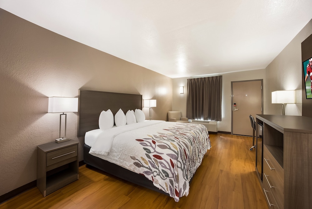 Red Roof Inn & Suites Thomasville - photo 18