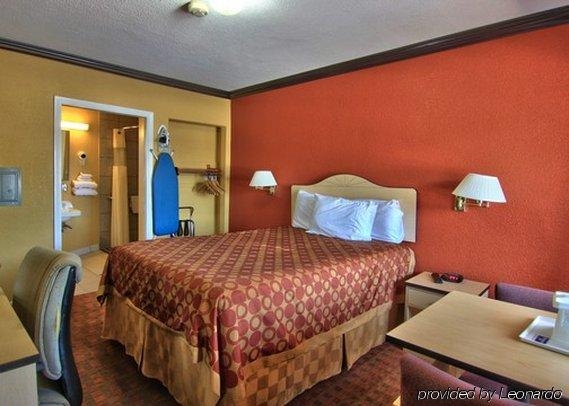 Rodeway Inn Capitol - photo 13
