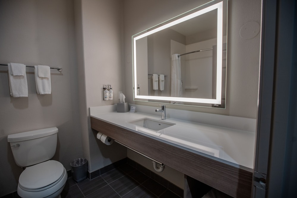 Holiday Inn Express Cleveland by IHG - photo 23