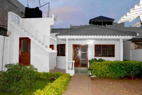 Gloryphil House — 4-Star Luxury Hotel in Lome, Togo