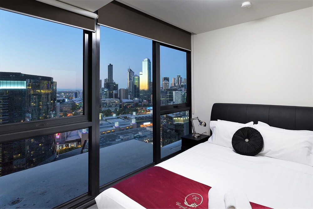 Luxury Apartments by Royal Stays — 4-Star Luxury Hotel in Southbank, Australia