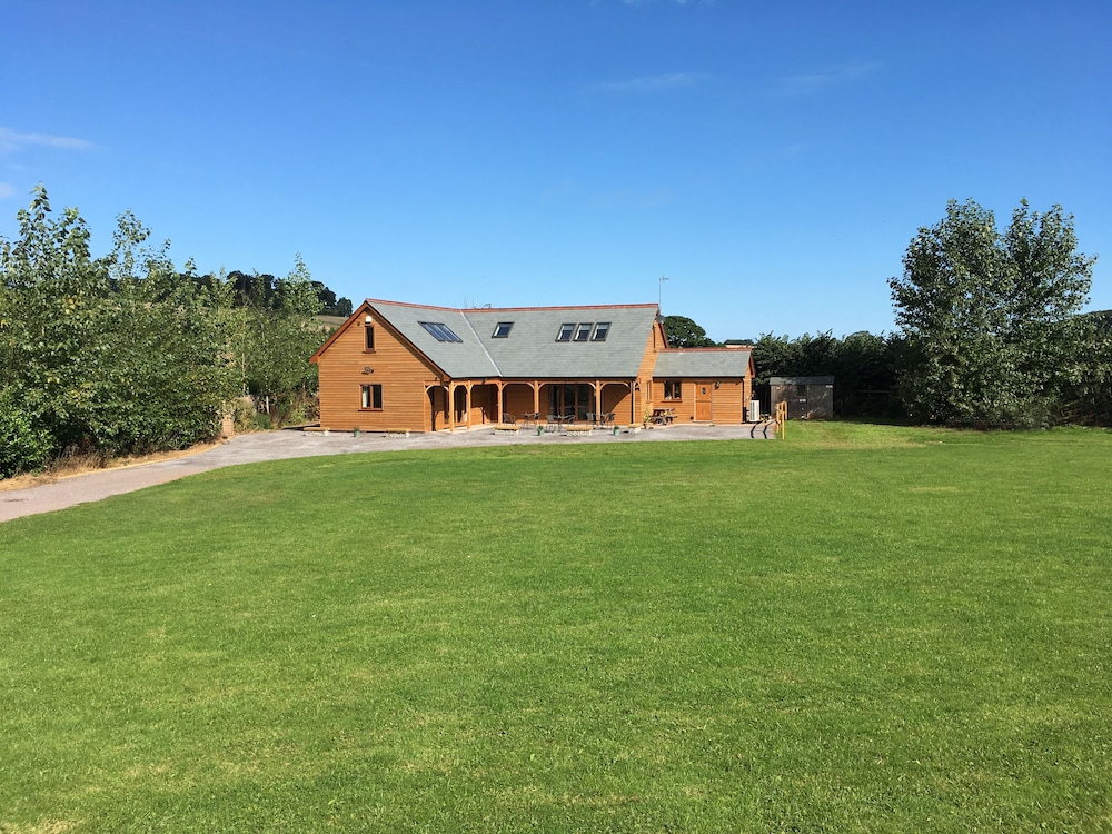 Riverside Lodge — 4-Star Luxury Hotel in Watchet, United Kingdom