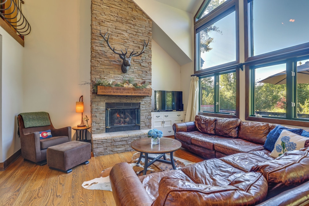 Walk To Main St Frisco Home with Hot Tub And Deck — 4-Star Luxury Hotel in Frisco, United States