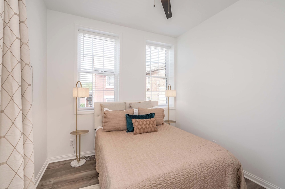 Covington Charm 201 — 4-Star Luxury Hotel in Covington, United States