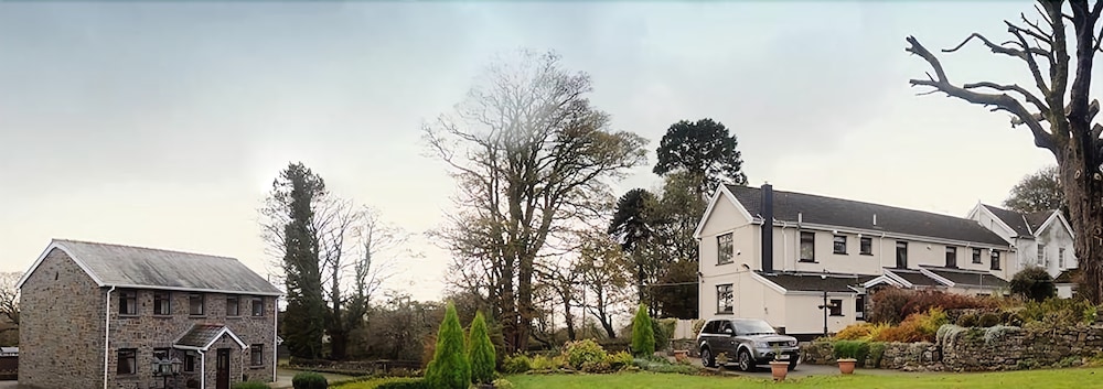 Penrhadw Farm — 4-Star Luxury Hotel in Merthyr Tydfil, United Kingdom