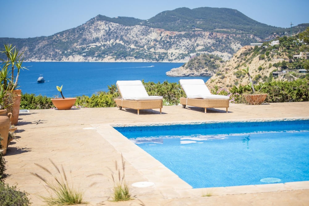 Villa vista al mar Blue Marlin — 4-Star Luxury Hotel in Sant Josep De Sa Talaia, Spain