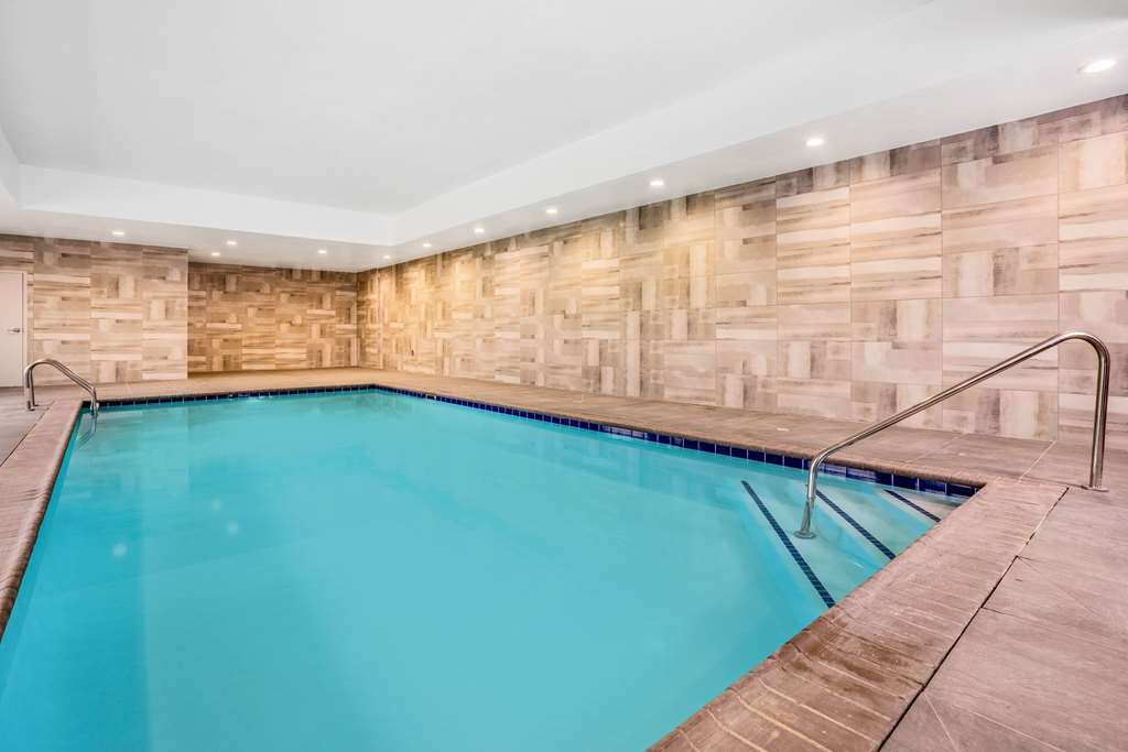 La Quinta Inn & Suites by Wyndham Katy - photo 11
