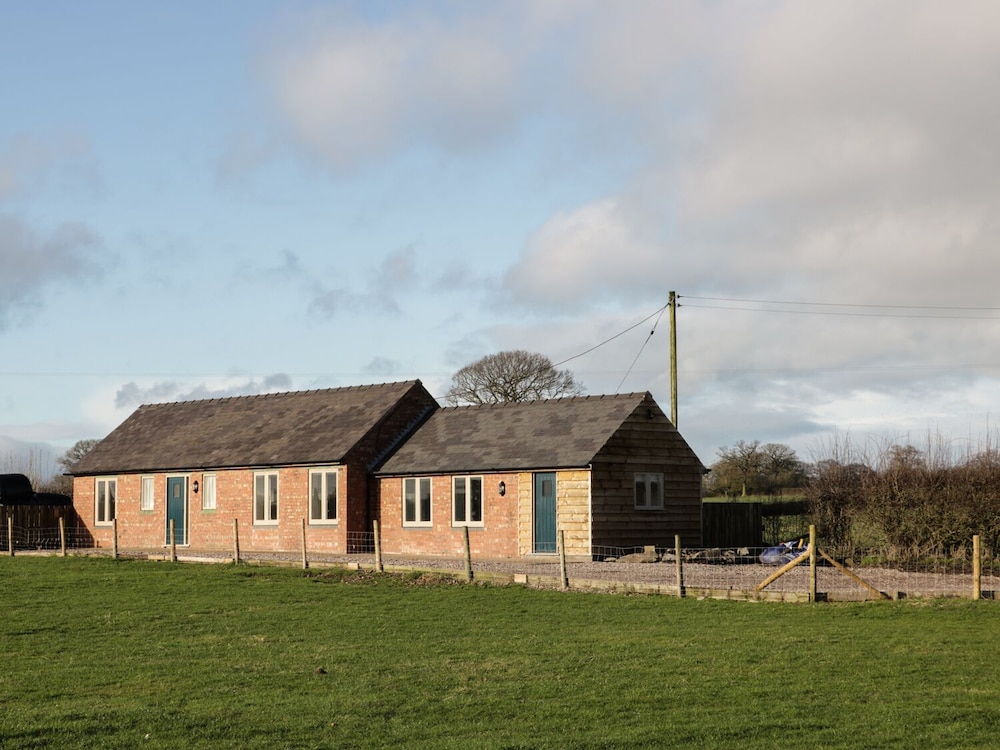 Swallow Barn - carbon neutral hotel in Walford