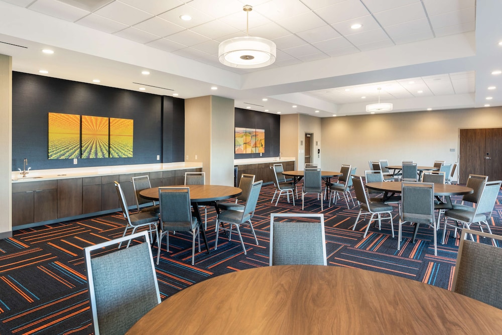 Hampton Inn Circleville - photo 43