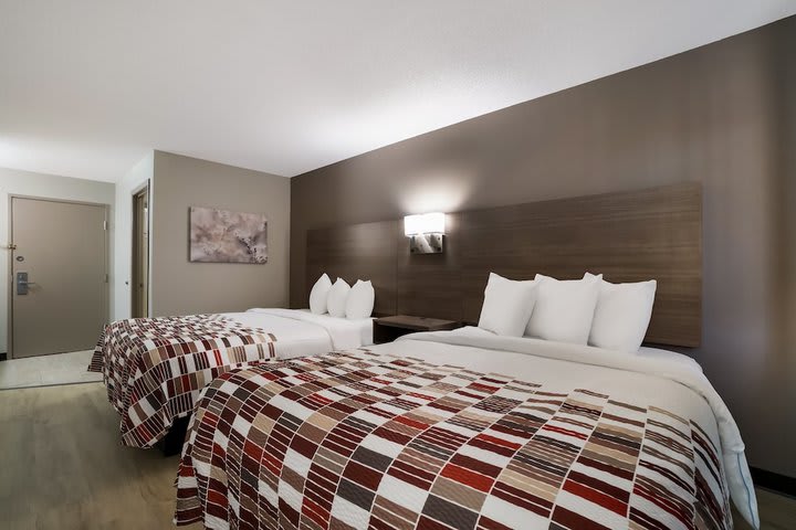 Super 8 by Wyndham Marston - photo 9