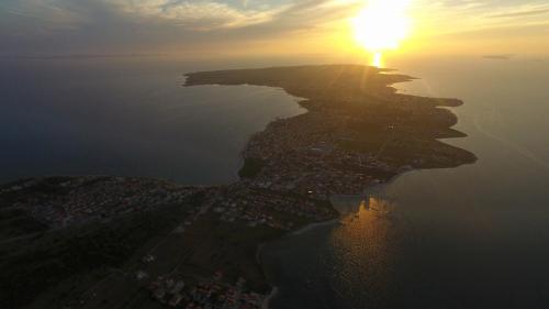 Apartmani Villa Adriatic — 4-Star Luxury Hotel in Vir, Croatia