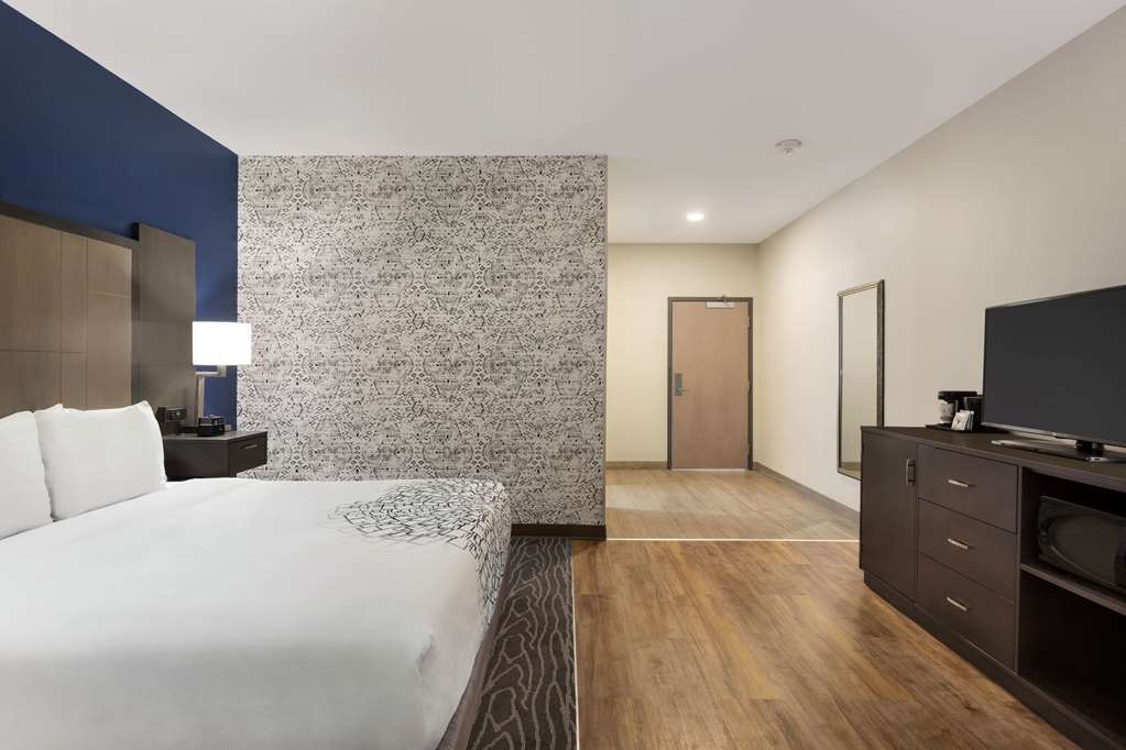 La Quinta Inn & Suites by Wyndham Rock Hill - photo 18