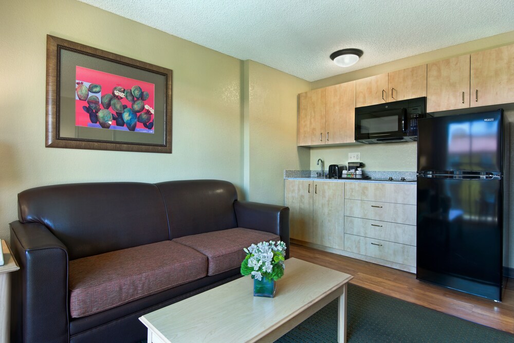 Oxnard Inn Lancaster - photo 18