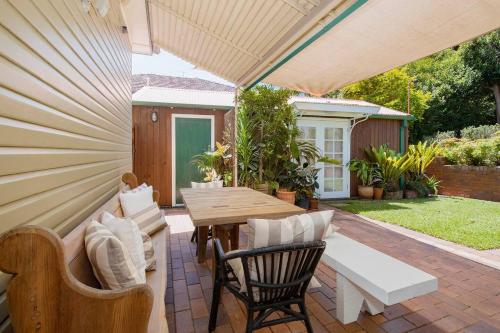 'Sunfields' Garden Hideaway between Beaches and CBD - last minute hotel in Kahibah