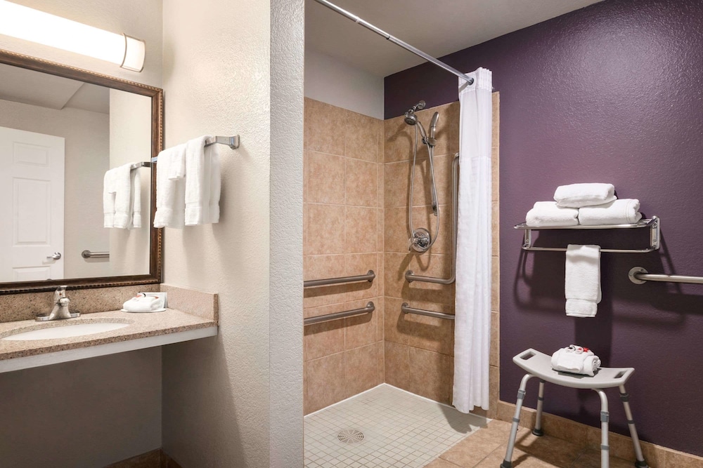 Baymont by Wyndham Springfield I 44 - photo 18