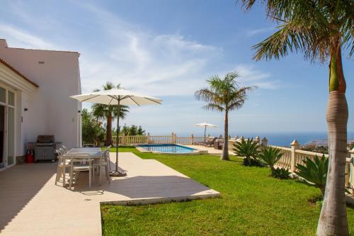 Casa Bonita — 4-Star Luxury Hotel in Arenas, Spain