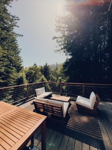 Evergreen Escape — carbon neutral stay, Felton