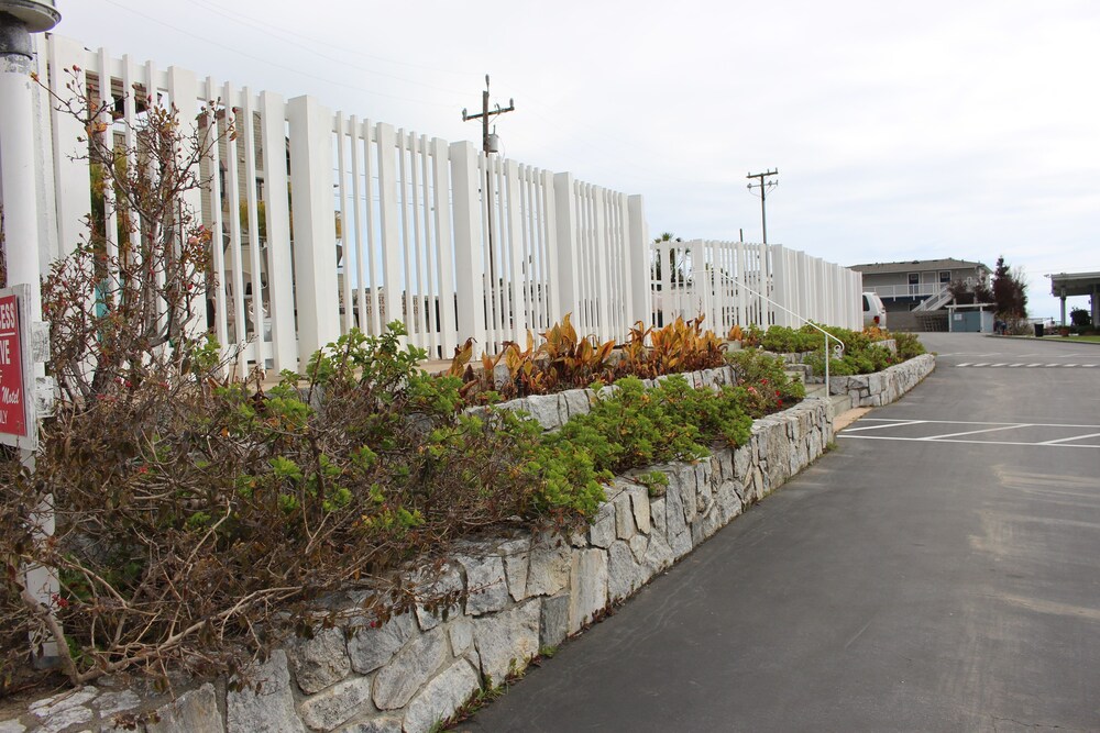 Edgewater Beach Inn - photo 69