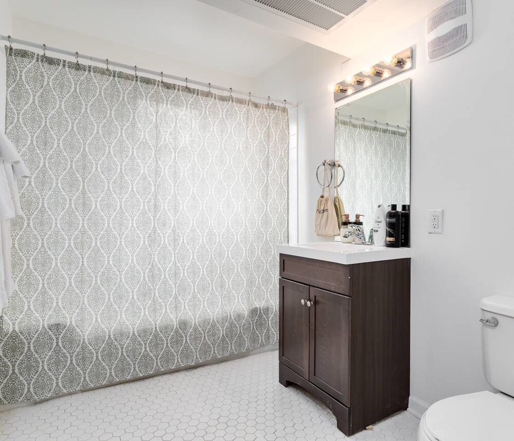 8 Bedrooms Comprised of 4 2BR Suites by Domio - photo 53