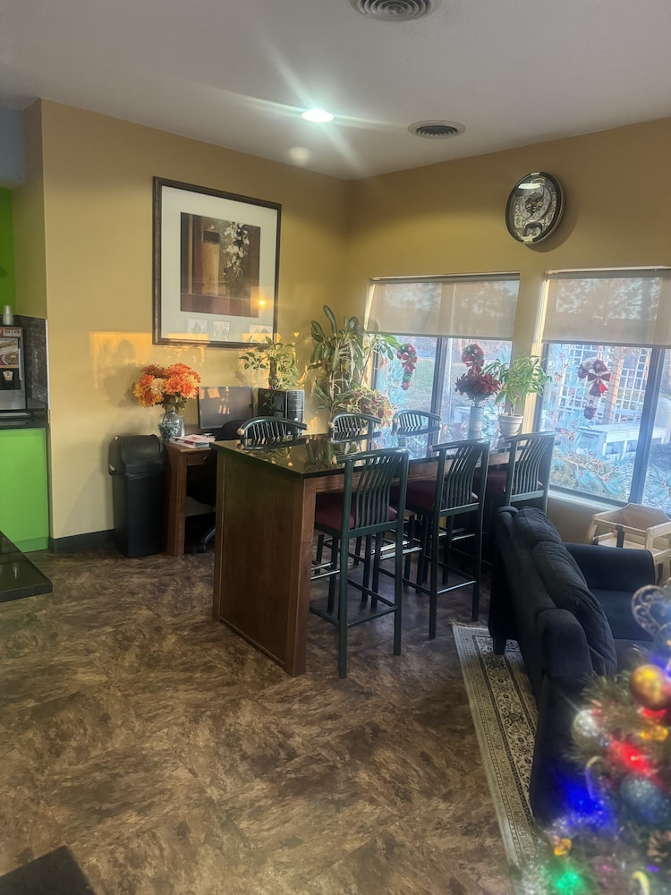 Super 8 by Wyndham Sparta - photo 4