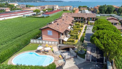 Lago di Garda a 300m House in Manerba — 4-Star Luxury Hotel in Manerba Del Garda, Italy