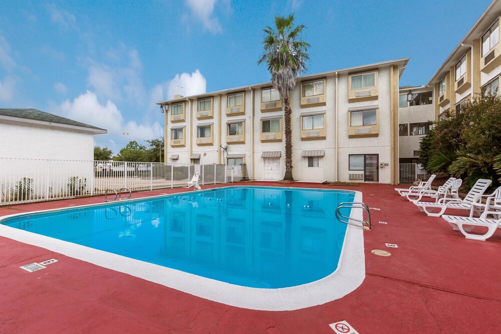Motel 6 Houston North Spring - photo 8