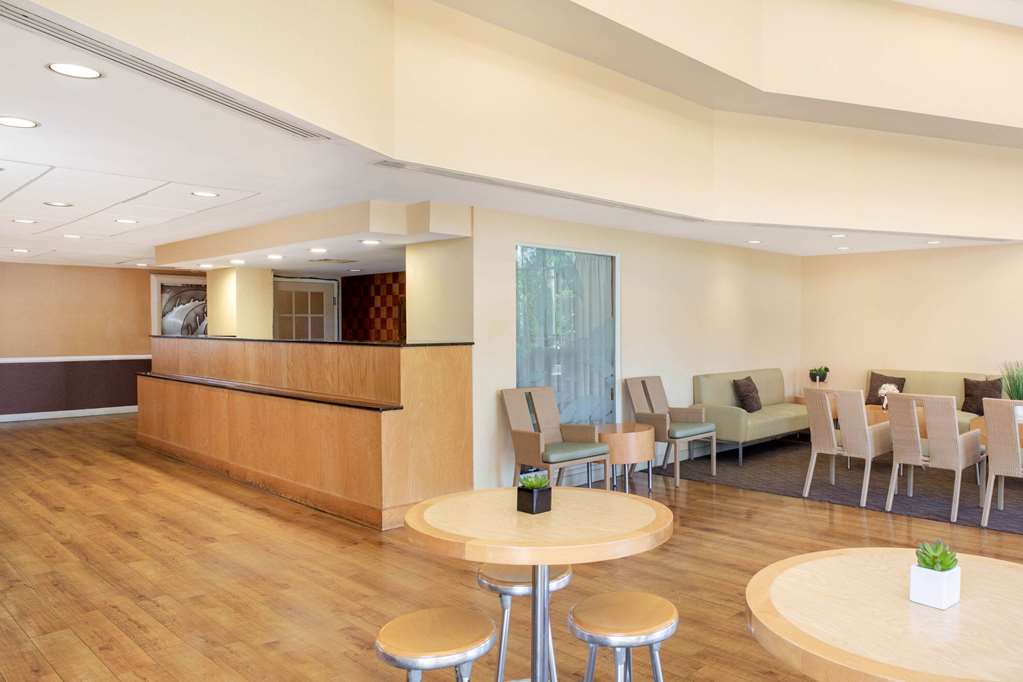 La Quinta Inn & Suites Sarasota - photo 5