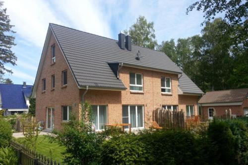 Strandvilla Birkenallee Haus Sommerlicht — 4-Star Luxury Hotel in Neuhaus, Germany