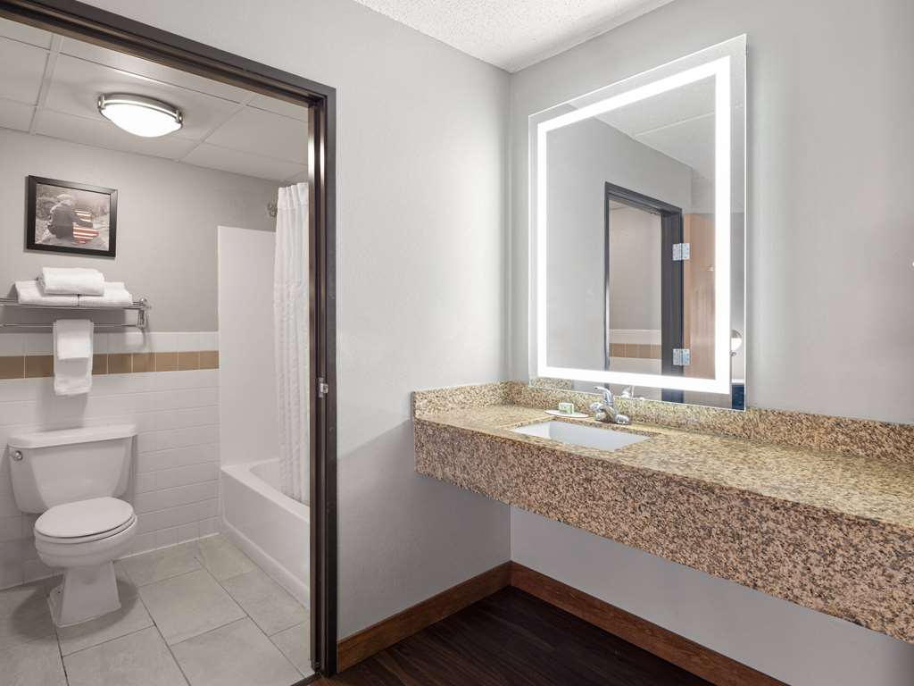 AmericInn by Wyndham Shakopee Near Canterbury Park - photo 15