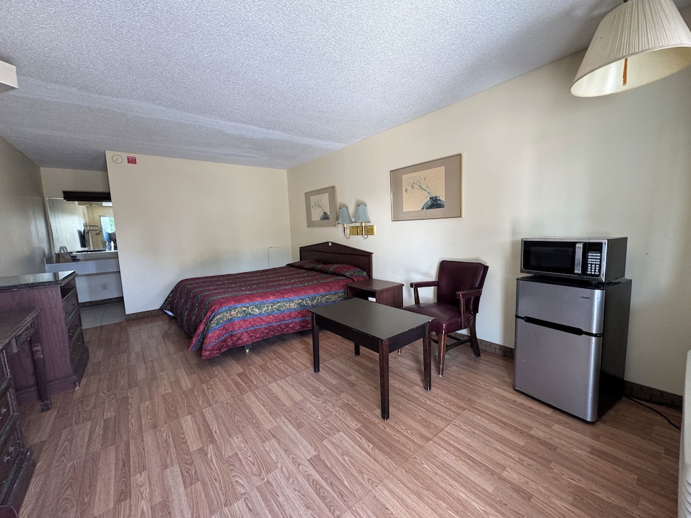 Knights Inn Selma - photo 13