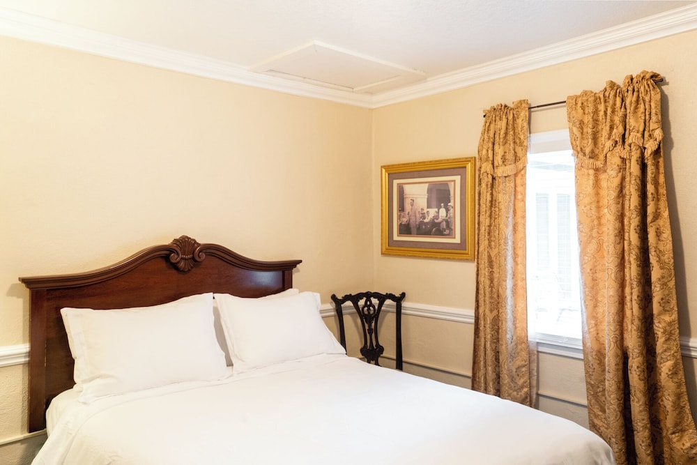 Lake Lure Inn & Spa - photo 21