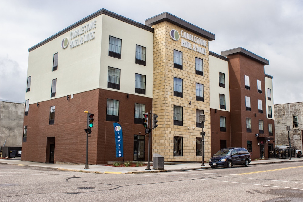 Cobblestone Hotel & Suites Chippewa Falls - featured photo