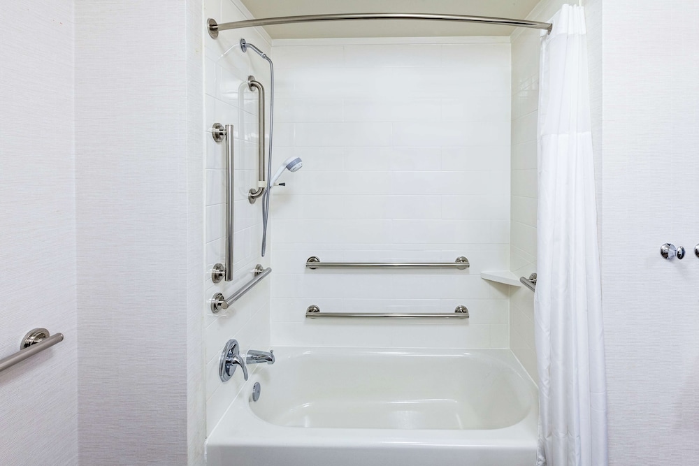 Hampton Inn Gardner Conference Center - photo 15