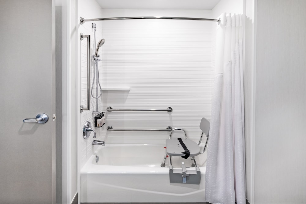 avid hotel Bentonville Rogers by IHG - photo 3