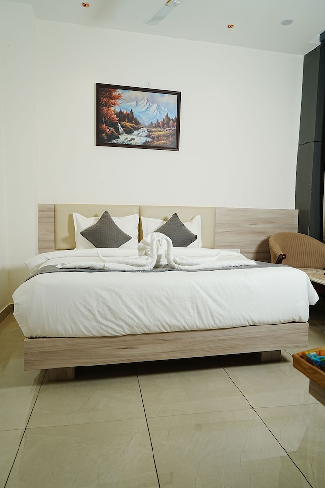 The Regent Hotel — hotel in Anandpur
