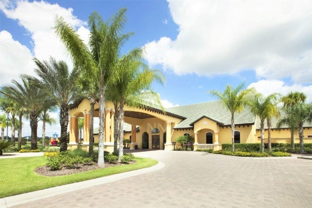 4 BR Townhome with Private Splash Pool NPM 8790 — 4-Star Luxury Hotel in Davenport, United States